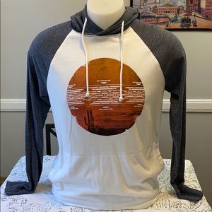 Men’s Urban Pipeline hooded shirt